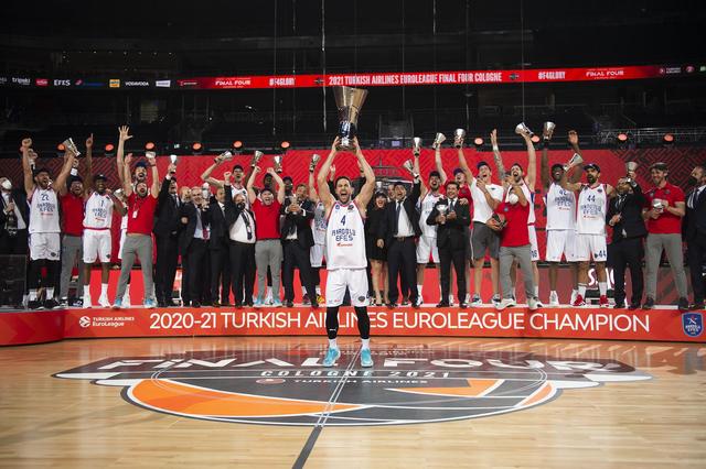 沙拉维：现在谈意甲冠军为时过早，还没有哪支球队能统治联赛（沙拉维：意甲尚无统治者，如今谈冠军还太早）