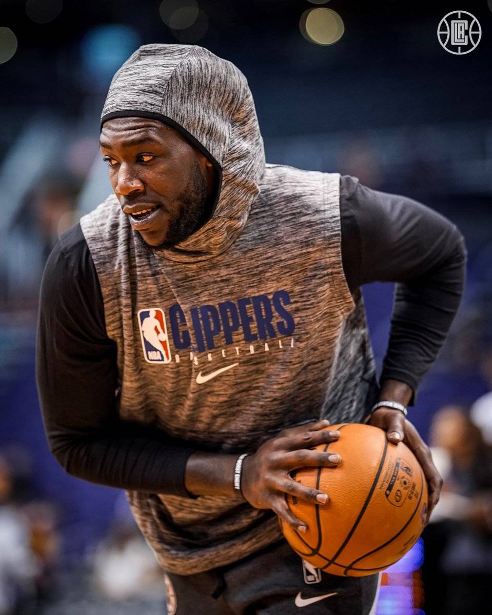 德比即将打响！枪手热刺发布对阵海报：萨卡、西蒙斯等人出镜（北伦敦德比倒计时！阿森纳与热刺发布对阵海报：萨卡、西蒙斯领衔亮相）