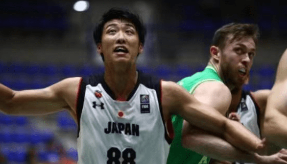 中国女足2-3苏格兰女足，张琳艳、吴澄舒互相传射，豪厄特吊射双响（中国女足2比3负于苏格兰：张琳艳、吴澄舒互传互射，豪厄特吊射梅开二度）