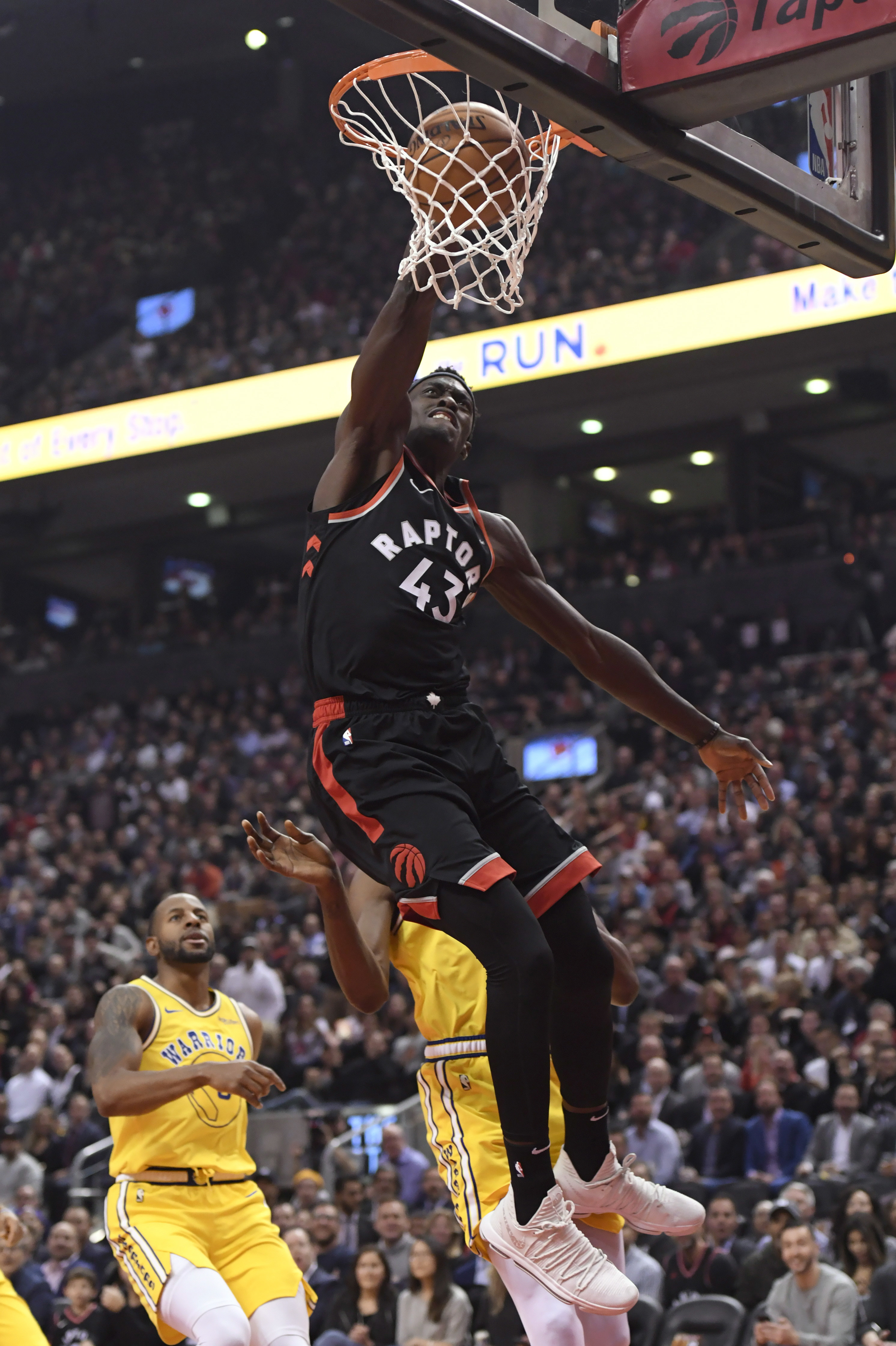 半场战报：国米1-1维罗纳，泽林斯基破门，焦瓦内追平比分（半场速递：国米1-1维罗纳，泽林斯基先破门，焦瓦内扳平）