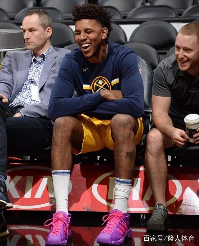 那不勒斯官方：吉尔摩周一将接受手术；据悉将缺阵至明年一月（那不勒斯通报：吉尔摩周一手术，或将缺阵至明年一月）