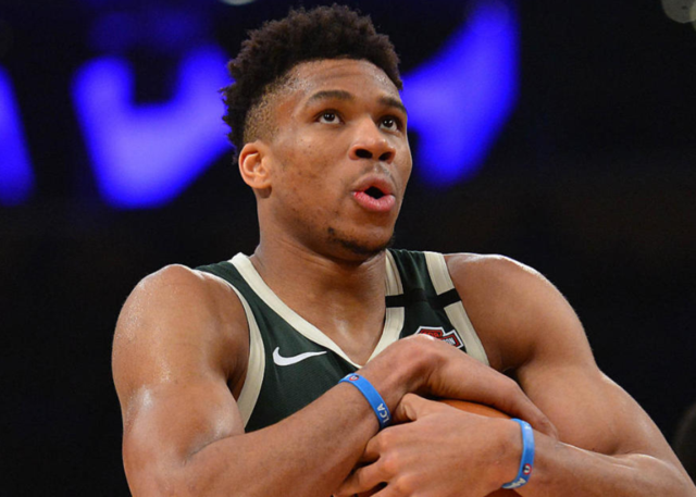 CBA杯半场：韦瑟斯庞17分，青岛66-41领先天津（CBA杯半场战报：韦瑟斯庞轰17分，青岛66-41暂领先天津）