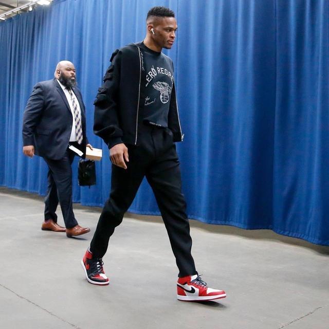 电讯报：萨拉赫吸引多家沙特俱乐部关注，预计下个月正式报价（电讯报：多家沙特球队有意萨拉赫，预计下月递交正式报价）