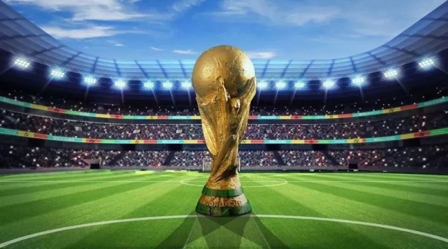 转会窗：尤文国米竞争21岁后卫，麦肯尼续约博弈（转会动态：尤文与国米争抢21岁后卫，麦肯尼续约谈判胶着）