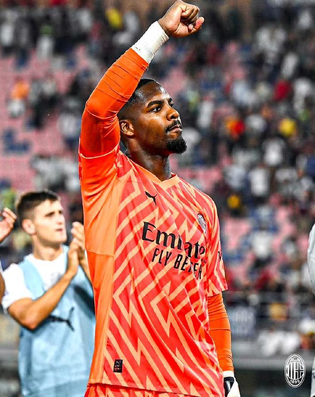 卡尔：我从小到大的偶像是梅西；国际比赛日期间还要参加补考（卡尔：从小偶像就是梅西，国际比赛日仍需去补考）