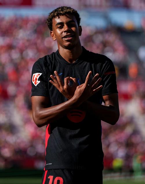 曲靖队员信心满满，高原赛场展风采！（曲靖将士信心十足，高原赛场尽显风采！）