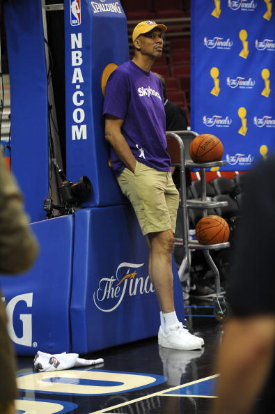 天助拜仁：3-1大冷门,26岁韩国球星闪耀欧洲,德甲第12掀翻德甲第2（德甲爆冷！第12名3-1掀翻次席，26岁韩国球星闪耀欧洲，拜仁得利）